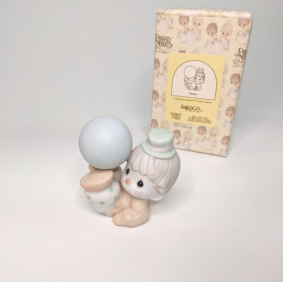 Previous Moments Clown Boy Balancing Ball on Feet #12238 with Box 1984 - Picture 4 of 5